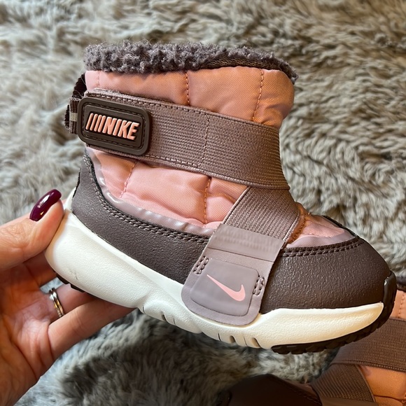 Nike boots - Picture 2 of 6